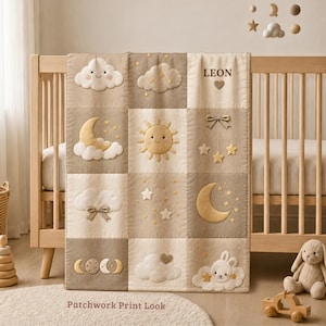 Couverture bébé personnalisée soleil lune étoiles avec prénom, aspect matelassé, pour chambre de bébé neutre ou baby shower.