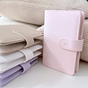 Planificador de anillas de lujo A6 – Carpeta de presupuesto EPS de cuero vegano – Monedero con espacio para guardar dinero – Color topo ruborizado, marfil y lavanda – Miniorganizador de 6 anillas