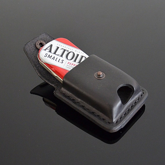Pochette étui cuir étain Altoids avec gravure camping livré avec étain