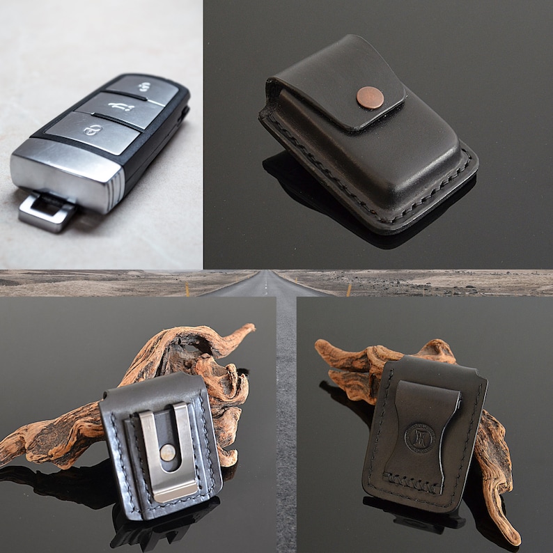 Puede incluir: Tres estuches para llaves de cuero negro con detalles de costura. Un estuche tiene un clip de metal, otro tiene una solapa con un bot&oacute;n de cobre y el tercero tiene un logotipo de metal.