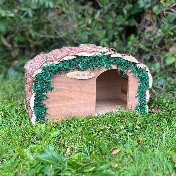 Maison d'hibernation pour hérisson avec toit d'écorce