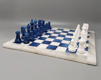 1970s Elegant Blue and White Chess Set in Volterra Alabaster Handmade. Made in Italy