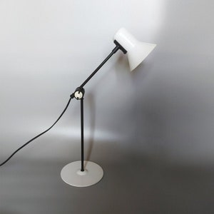 1970s Gorgeous White Space Age Table Lamp by Veneta Lumi. Made in Italy