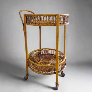 Lindo carrinho de bar para servir em bambu e rattan dos anos 1960, de Franco Albini. Fabricado na Itália