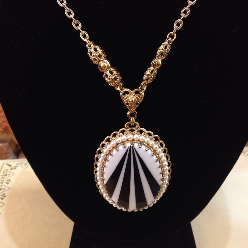 Art Deco style pendant necklace