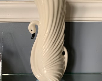 Elegant swan vase