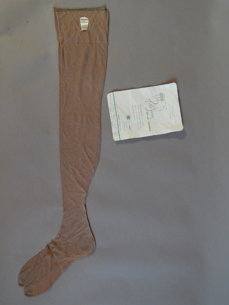 NOS 1940s 50s seamed nylon stockings rare Sz11 LRG by Belle Sharmeer