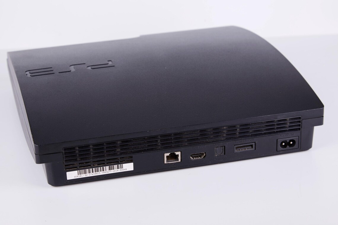 Sony PlayStation 3 Slim, foto 4 di 5
