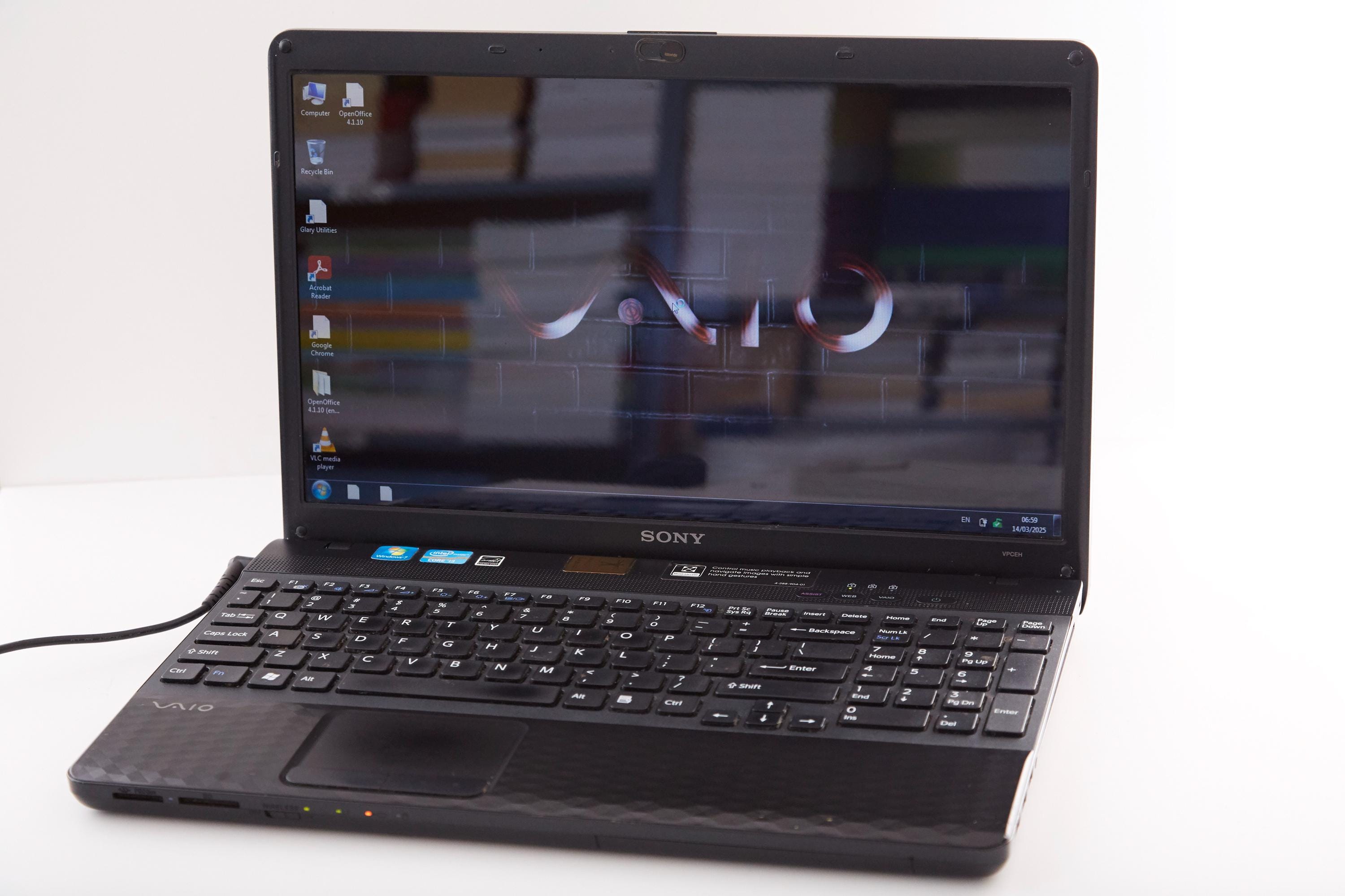 Sony VAIO PCG-71911L | 15.6” Black Laptop | Windows 7 Home | Fully