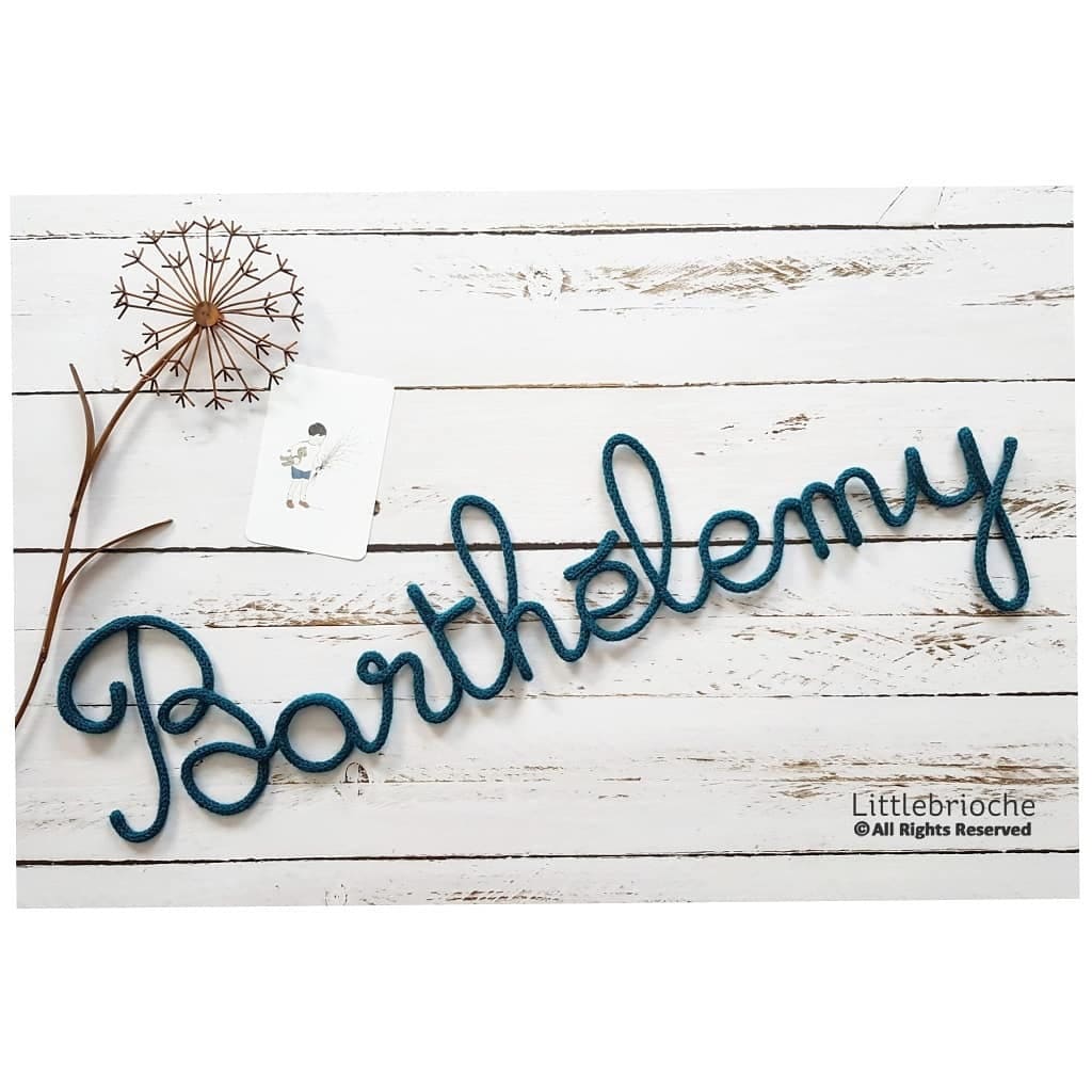 Prénom ou Mot de 10 Lettres en Laine Réalisé Au Tricotin