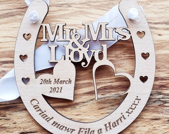 Wooden Lucky Horseshoe Personalised Wedding Gift Mr & Mrs Anniversary Keepsake