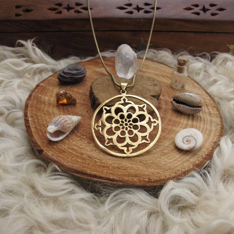 Pendant Lotus flower
