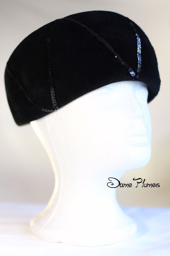 Beret in black velvet