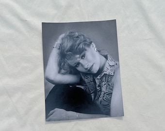 1980er Jahre Frauenportrait gefunden Foto von Lee Merkle