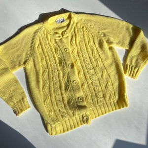 1950s Full Fashioned lemon cardigan knit sweater