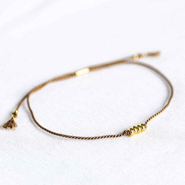 Seidenarmband mit goldenen Perlen | Vergoldetes 925 Silber