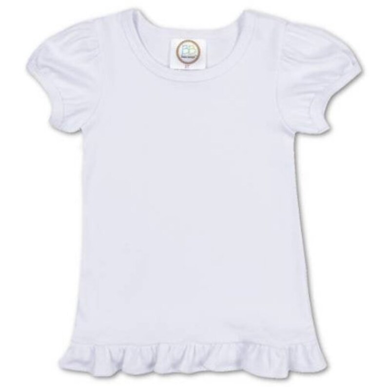 Op de afbeelding: Wit T-shirt met korte mouwen en een gerimpelde zoom. Het shirt heeft een klein label met de letter "B" aan de voorkant.