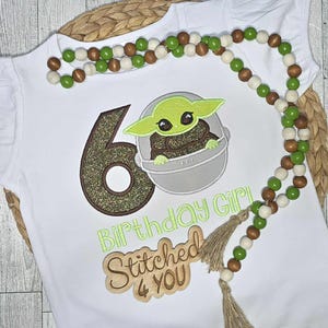 Girls Embroidered Baby Yoda Shirt Glitter Vinyl Baby Yoda Birthday Shirt Baby Yoda Party Theme Number Shirt Glitter Number Lime Brown afbeelding 4
