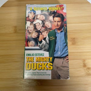 Vintage Walt Disney  The Mighty Ducks VHS, 1993 Emilio Estevez Home Video Tape