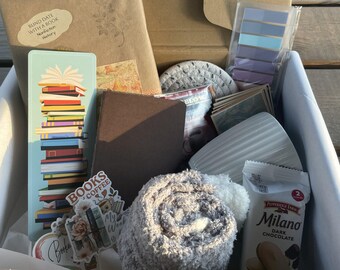 Blind Date with a Book Box - Gift Set -