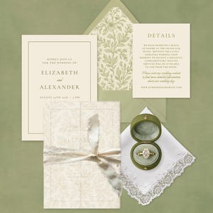 Puede incluir: Un letrero de madera rústica con el texto "Welcome to our home" en letras blancas. El letrero presenta un acabado envejecido y un diseño simple y acogedor, ideal para un porche o entrada.