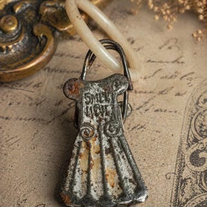 Rust Patina Set of 9 Metal Clip Rings – Vintage Industrial Curtain Clips Still Life Photo Props Rustic Hardware Art DIY Supplies