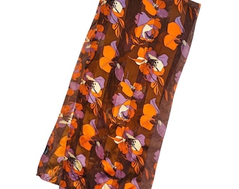 Bufanda rectangular vintage Cejon con estampado floral marrón y naranja.