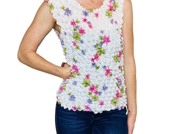 Blusa vintage Y2K blanca y rosa con estampado floral y fruncido.