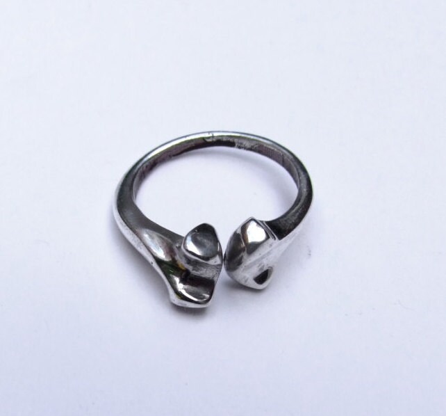 Tibia and Femur Ring in Pewter, Bone Ring, Medical Jewelry