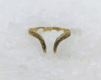 Anello aperto. Anello color oro. Anello regolabile. Anello elegante. Anello strega. Anello dorato. Regalo perfetto ragazza. Regalo amica