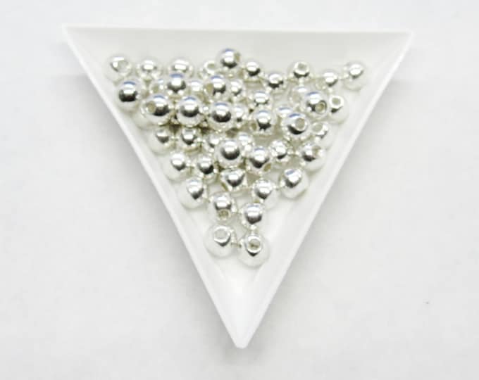 50  Silver Plated 6mm Alloy Round Spacer Beads  (A85c)