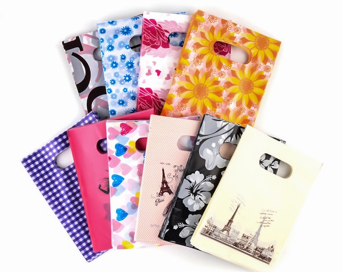 20 Assorted Print Plastic Bags 13x18cm (A303a)