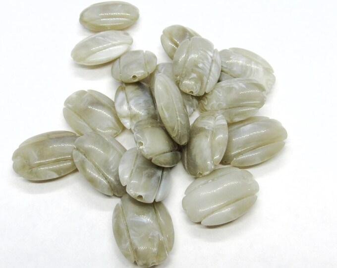 15 Vintage 20x15mm Lucite Carved Flat Oval Beads - Taupe (A119o)