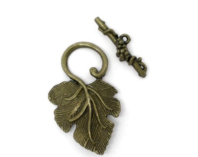 Antique Bronze Round Grape Leaf Toggle Clasps 37x23mm  (A17g/h)
