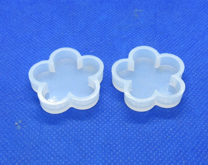 2 Silicone Resin Molds Flower 32mm x 31mm (A70c)