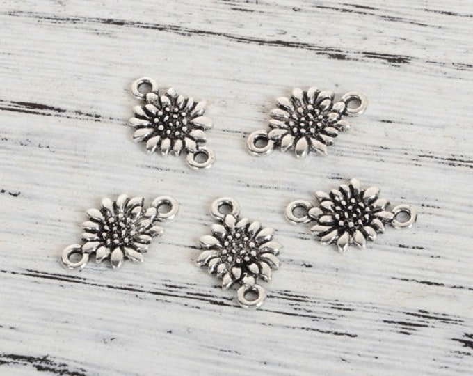 10 Antique Silver Tone Flower Connector Links  17x11mm (A299e)