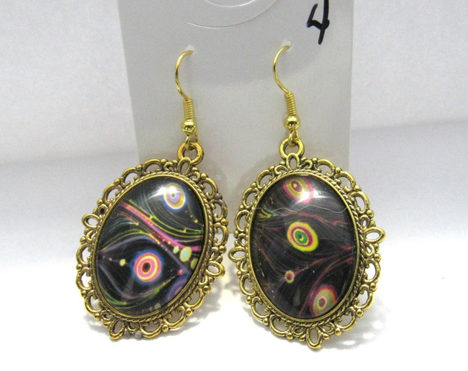 Oval Peacock Feather Glass Cabochon Earrings Antique Gold Setting (J10d4)