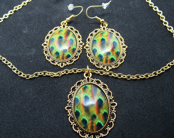 Oval Peacock Feather Glass Cabochon Necklace & Earring Set Antique Gold Setting on 16" Chain (J10a2)
