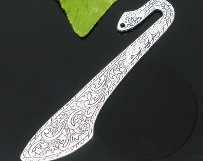 3 Antique Silver Tone 8.1cm Bookmarks  (A405d)