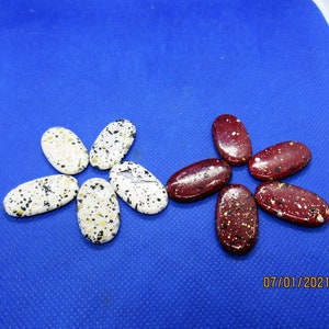 Choice of 10 Vtg German Acrylic 30 x 15mm Flat Oval Beads with Speckles (a224i/J)
