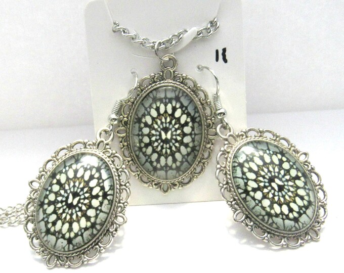 Oval Butterfly Glass Cabochon Necklace & Earring Set Antique Silver Setting on 24" Stainless Steel Chain (J10c11)