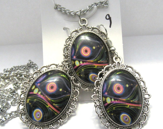 Oval Peacock Feather Glass Cabochon Necklace & Earring Set Antique Silver Setting on 24" Stainless Steel Chain (J10c9)