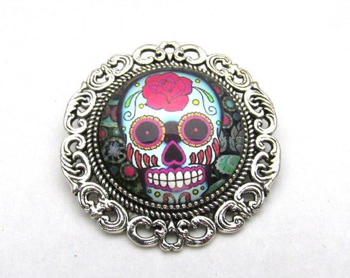 Antique Silver Tone Day of the Dead Sugar Skull Glass Cabochon Brooch/Pin 1.5" (J10f14)