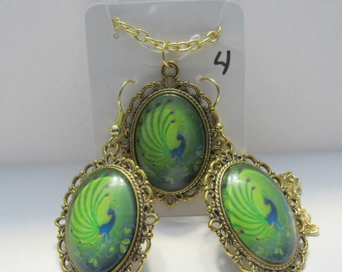 Oval Peacock Glass Cabochon Necklace & Earring Set Antique Gold Setting on 16" Chain (J10a4)