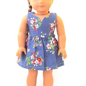 Abito catalina svizzero blu navy e bianco e floreale
