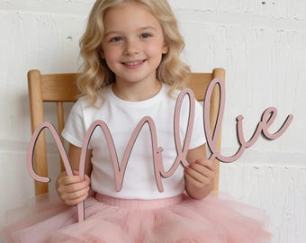 Letrero de madera con nombre en letra garabateada - Arte mural - Letrero personalizado con nombre de bebé para habitación infantil - Decoración del hogar - Letrero con nombre para habitación infantil - Varios tamaños