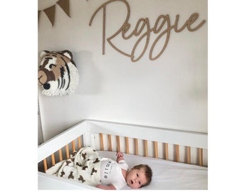 Letrero de madera personalizado con nombre / Decoración hecha a mano - 80 cm - Fuente Scribble