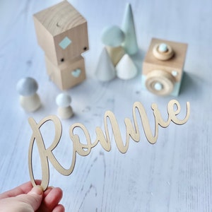 Letrero de madera con nombre de 20 cm: arte de pared con nombre, letrero para puerta, letrero con nombre para guardería de bebé, caja de juguetes de madera con nombre, decoración para el hogar, dormitorio infantil, letras, decoración del hogar