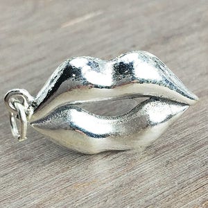 Sterling Silver Lips Charm, Makeup, Cosmetics, Cosmetology, .925 Silver, DIY, Bracelet Charms, (C539)