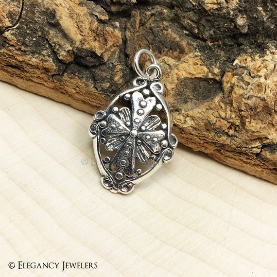 Tiffny Nd Co. Brccile Cten Per Cni E Ciondolo Form Di Cuore In Rgento Sterling In Link Bracelet Heart Pendant For Sale Picture 2
